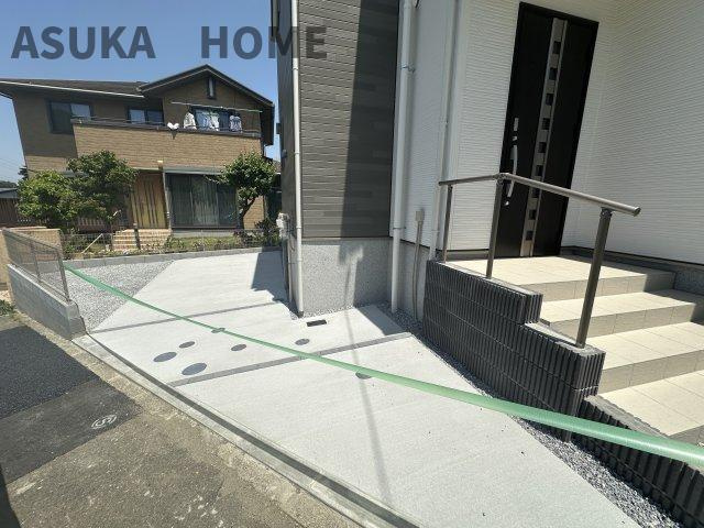 旭区金が谷２丁目の駐車場|駐車スペースは十分な広さで、自転車を置くスペースも十分あります。