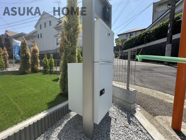旭区金が谷２丁目のその他|TVモニター付インターホン、さらに宅配ボックス付きのメールボックスになります。