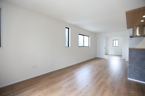 横尾東町2丁目2期1号棟の前面道路含む現地写真|前面道路含む現地(2025年11月撮影)