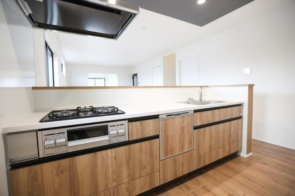 横尾東町2丁目2期3号棟の前面道路含む現地写真|前面道路含む現地(2025年11月撮影)