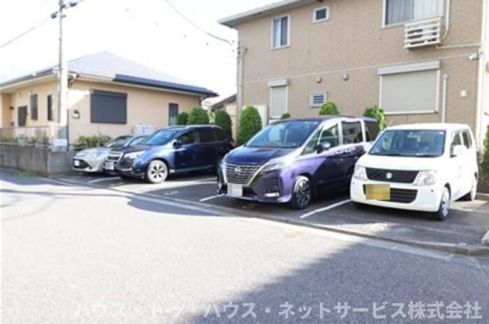 フェルミエの駐車場