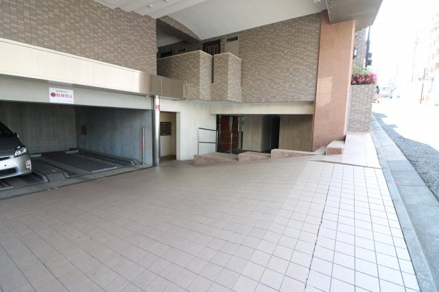 【エントランス】