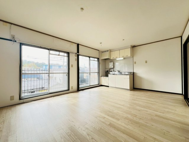 清水が丘コーポラスＡ棟の居間・リビング