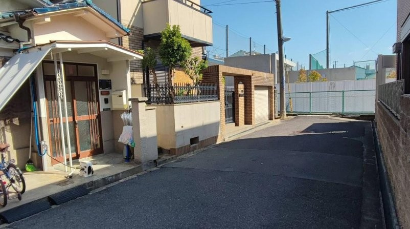 日之出町　中古一戸建ての前面道路含む現地写真|■物件内覧・資金計画相談・住宅ローン相談、リフォーム相談、お問合せ受付中■
※当日・翌日のご内覧、ご相談はお電話でのお問合せがスムーズです！