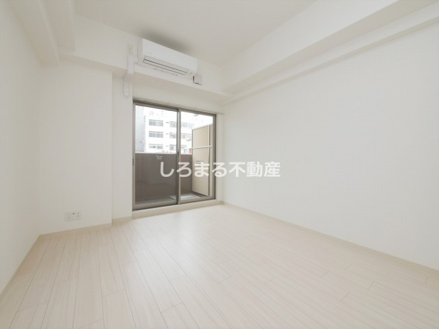 セオリー大阪リバークロスの居間・リビング