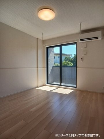 リヴィエール・ピリエⅡの居間・リビング