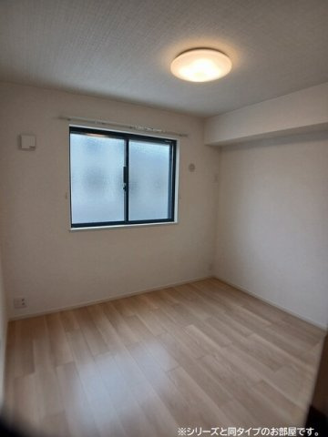 リヴィエール・ピリエⅠの洋室