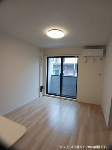 リヴィエール・ピリエⅠの居間・リビング