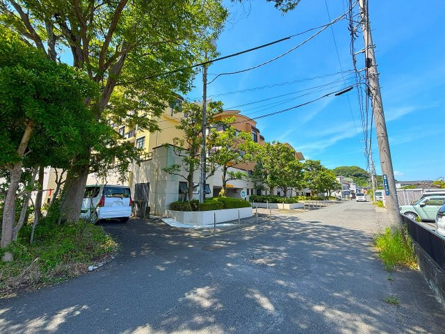 【外観】 | 〇●レクセル湘南平塚●〇 | マンション周辺は住宅地が広がる穏やかな住環境です。