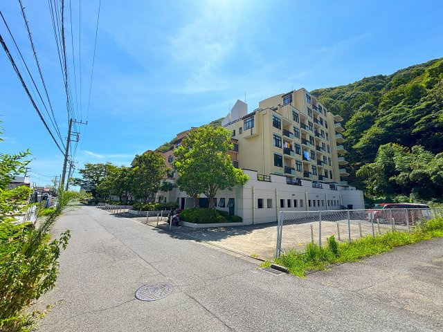 【外観】 | 〇●レクセル湘南平塚●〇 | 高麗山の美しい緑が広がる四季を感じる住環境