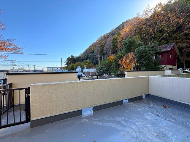 【バルコニー】 | 〇●レクセル湘南平塚●〇 | 開放的なルーフバルコニー。高麗山の緑が眺望できます！