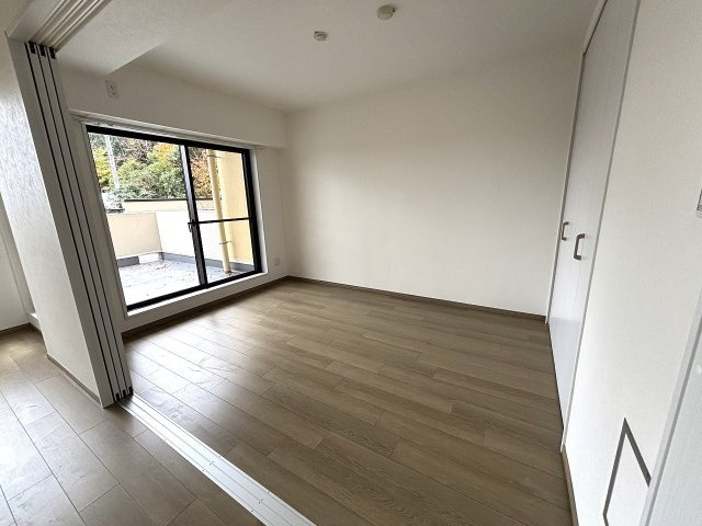 【洋室】 | 〇●レクセル湘南平塚●〇 | リビング横の洋室。