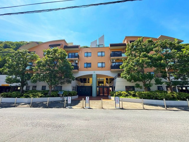 【外観】 | 〇●レクセル湘南平塚●〇 | 緑と調和した綺麗なマンションです。