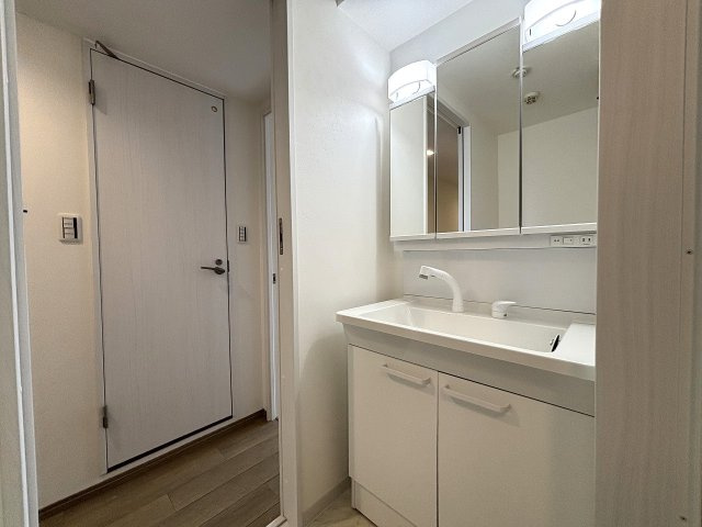 【独立洗面台】 | 〇●レクセル湘南平塚●〇 | 三面鏡裏は収納になっており洗面周りをスッキリ保てます。