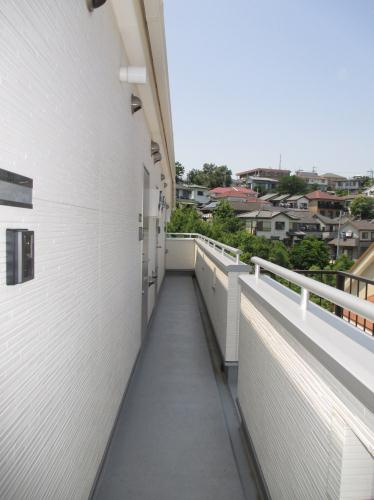 川崎市多摩区西生田５丁目のアパートのロビー