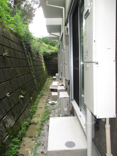 川崎市多摩区西生田５丁目のアパートのエントランス