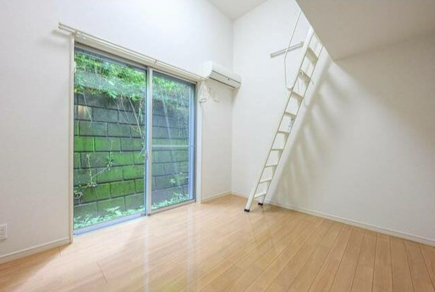 川崎市多摩区西生田５丁目のアパートの居間・リビング