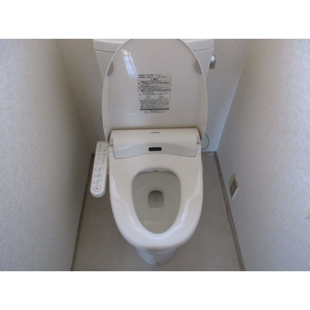 北野町富田貸家のトイレ