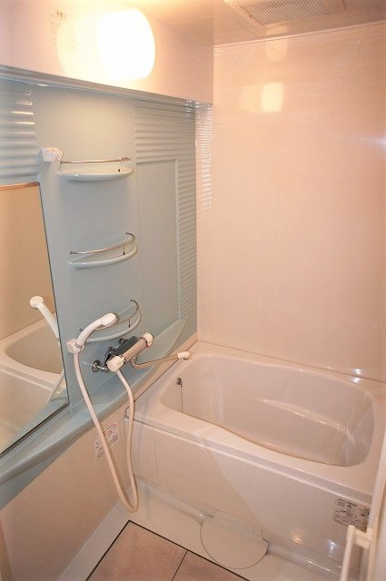 エンクレスト天神東Ⅲの浴室|落ち着いた空間のお風呂です