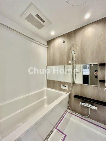 ライオンズマンション東向島第2の浴室|【バスルーム】暖房換気乾燥機付きシステムバスルーム。暖房・冷風・換気・乾燥など、毎日を快適に過ごせるうれしい機能が揃っています。雨の日の洗濯物も安心です。