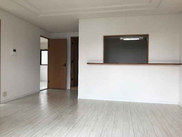 エメラルド・ノービレⅠの居間・リビング