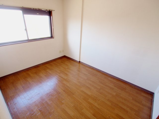 クレアシオン海田南の洋室