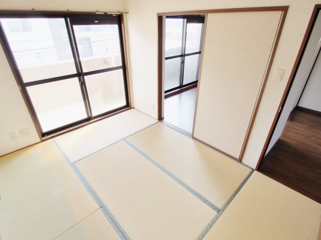 クレアシオン海田南の和室