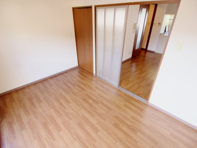 クレアシオン海田南の洋室