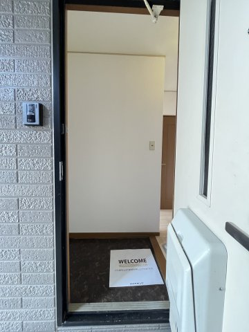 プレミールの玄関|イメージ103号室の写真（反転あり）