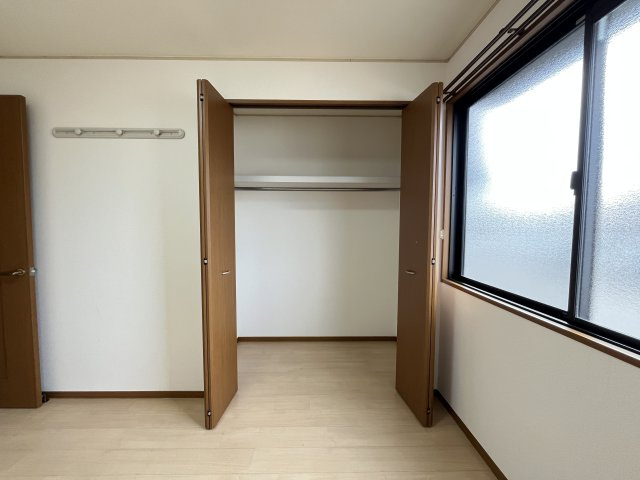 プレミールの洋室|イメージ103号室の写真（反転あり）