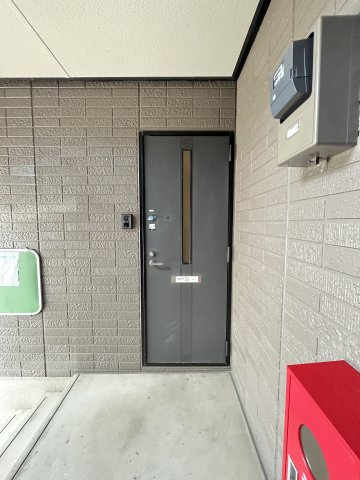 プレミールの玄関|イメージ103号室の写真（反転あり）