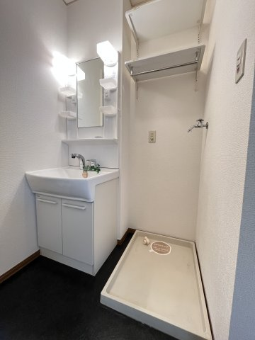 プレミールの洗面所|イメージ103号室の写真（反転あり）