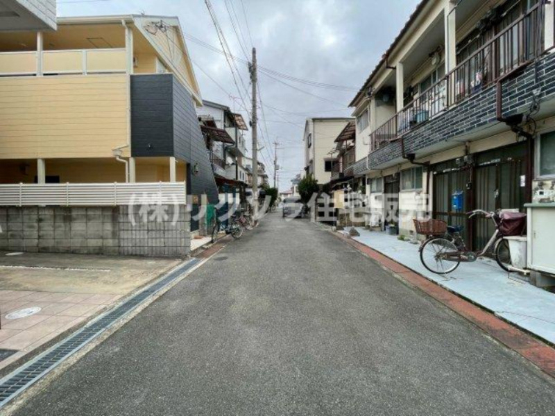 石津中町　中古一戸建ての前面道路含む現地写真|■物件内覧・資金計画相談・住宅ローン相談、リフォーム相談、お問合せ受付中■
※当日・翌日のご内覧、ご相談はお電話でのお問合せがスムーズです！