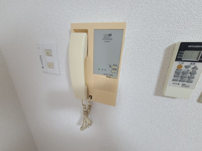 【セキュリティ】 | スリーデイズ新大阪 | 受話器型のインターホンです
