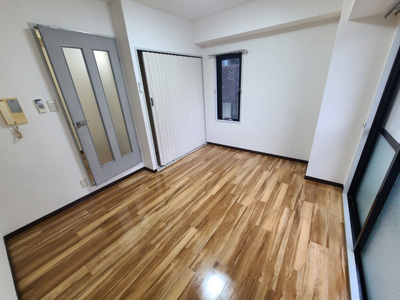 【居間・リビング】 | スリーデイズ新大阪 | 広々としたお部屋です