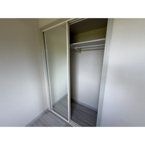 明るい色調の室内です
