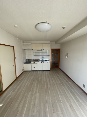 ゆったり過ごせる居間です