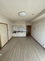 ゆったり過ごせる居間です