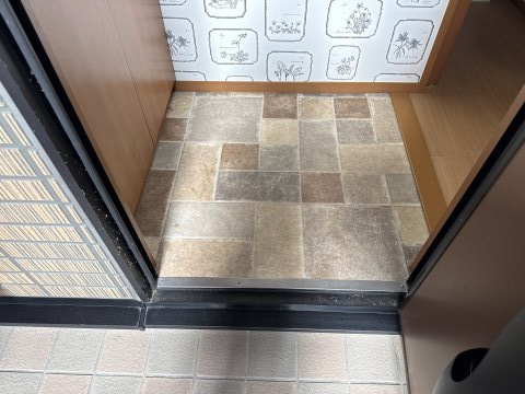 ヴィラ・レグルスの玄関