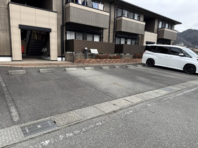 ヴィラ・レグルスの駐車場