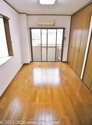 【居間・リビング】 | グロリアサンコー | こちらの居間で趣味の時間をお楽しみください