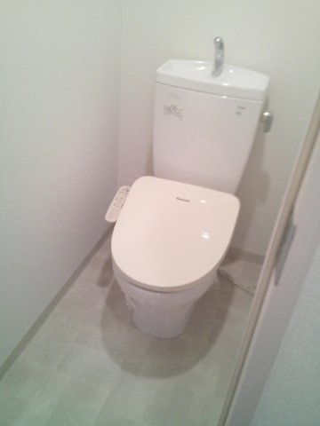 大阪市中央区島町２丁目の賃貸マンションのトイレ