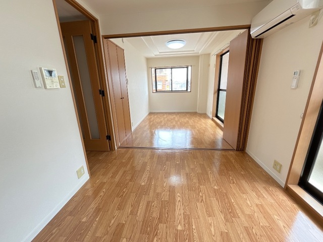 エメラルド・ノービレⅢの居間・リビング