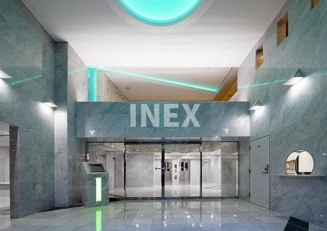 横浜市南区万世町１丁目の賃貸マンションのエントランス|デザイン性の高いエントランス♪