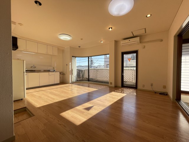 川崎市多摩区菅１丁目の賃貸マンションの居間・リビング