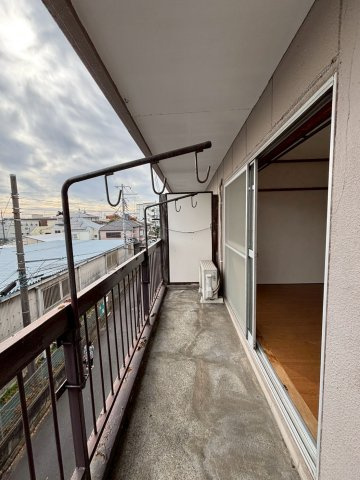 バルコニーからの眺めを楽しみながら食事をしませんか 