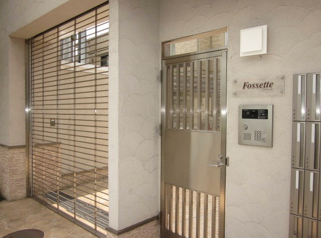 川崎市多摩区枡形６丁目のアパートのエントランス