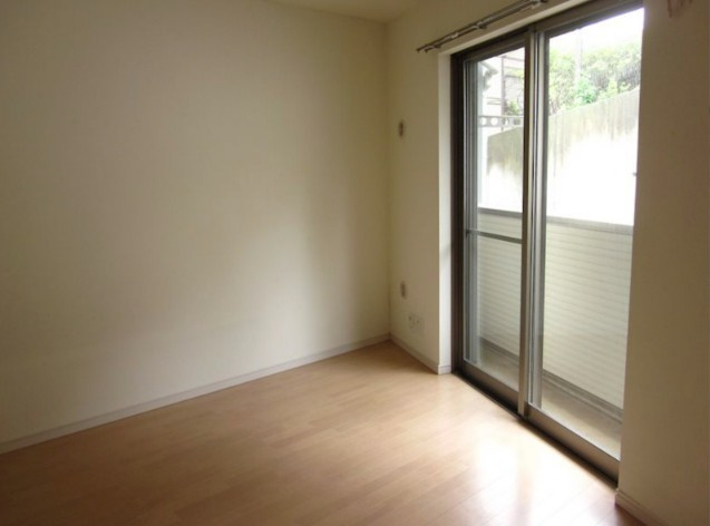 川崎市多摩区枡形６丁目のアパートの居間・リビング