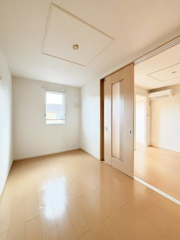 ベル　シェリルＢの洋室