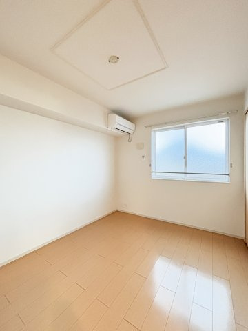 ベル　シェリルＢの洋室